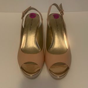 NWOT Bandolino pink pumps